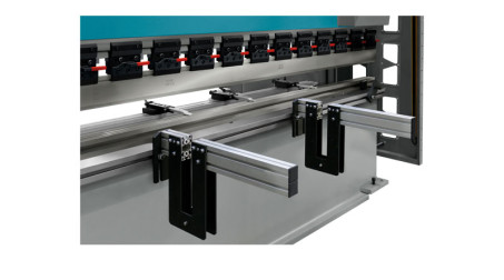 Presse-plieuse hydraulique 3,2 ml - 200 tonnes avec outils